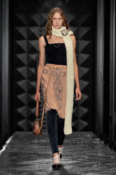 Look 27